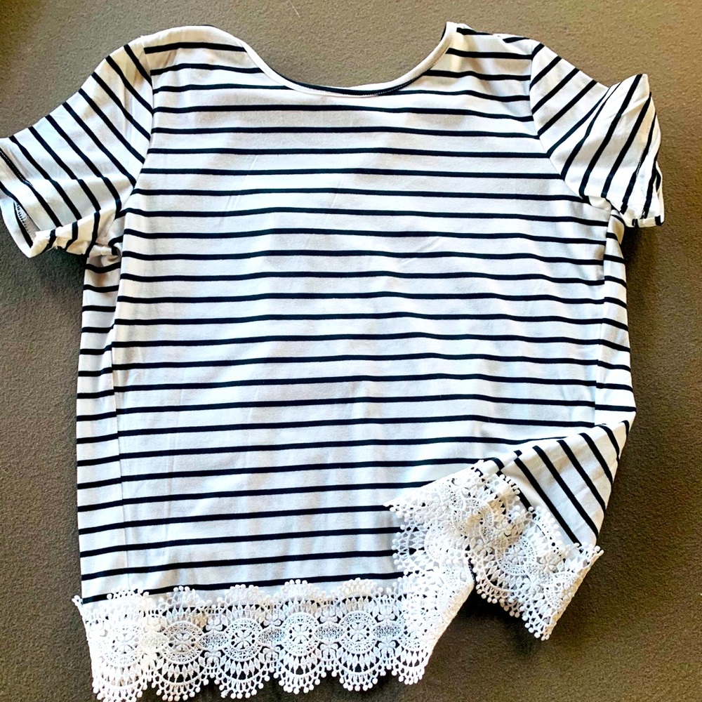 Crop top, black white stripped, lace open in back